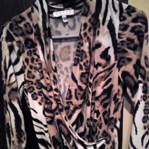 Leopard print quarter sleeve shirt